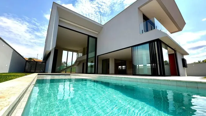 Casa à venda em condomínio fechado no Plateau'dor em Goiânia Goiás