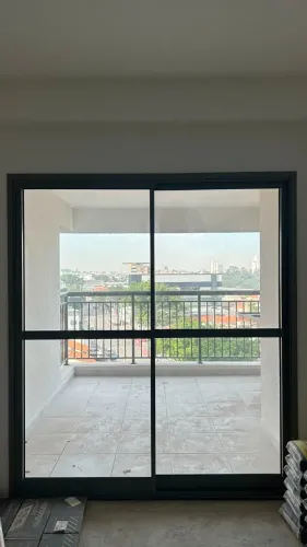 Porta Balcão de Correr duas folhas em Alumínio Preto