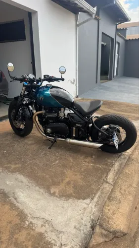 Triumph bobber boneville 1200