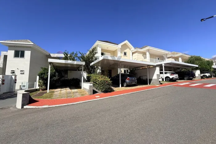 Casa Duplex à Venda no Condomínio Fechado Aldeia Pedra da Cebola