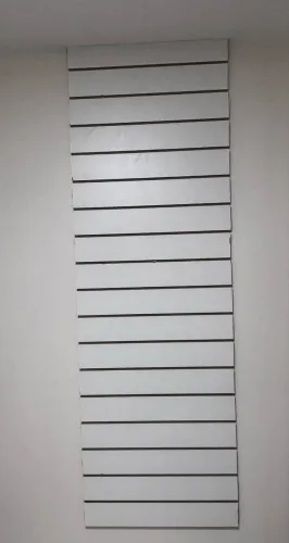 Painéis canaletados brancos