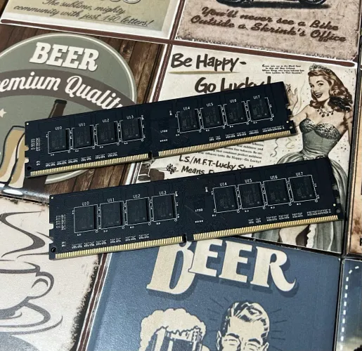 Memória 2x8 Gb DDR4 2400 MHz Geil