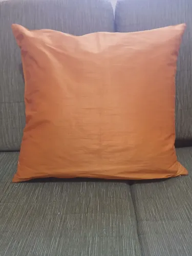 Almofada 45×45 Tafetá dourada