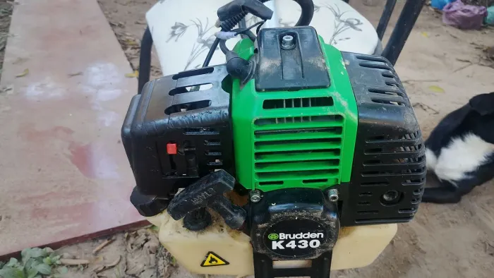 Máquina de cortar grama