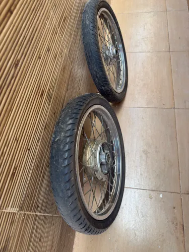 Rodas com pneus