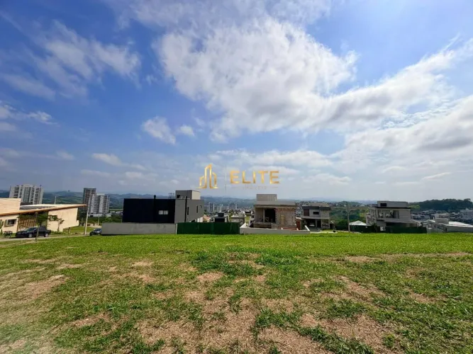 Terreno com leve declive de 402 m² no Urbanova, Condomínio Terras Alpha, São José dos Camp
