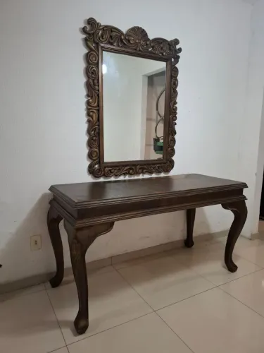 Aparador/console de madeira com espelho