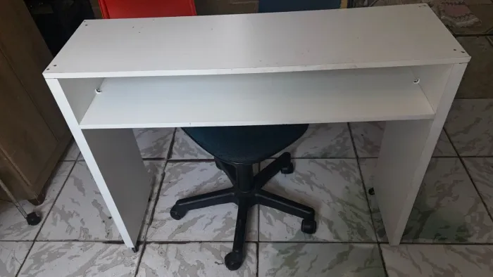 VENDE-SE MESA NAIL DESIGNER 