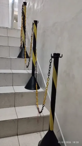 Kit 3 Pedestais de Sinalização Zebrados + Correntes Plastificadas 6 metros