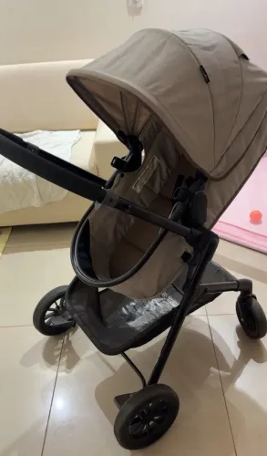 Carrinho de bebê com Moisés e Bebê Conforto Evenflo Pivot - super prático