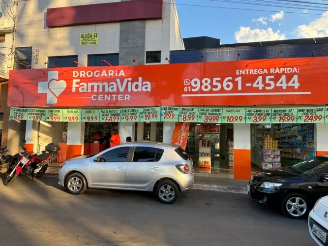 Vendo Farmácia em Luziânia, no centro, em frente a hospital.