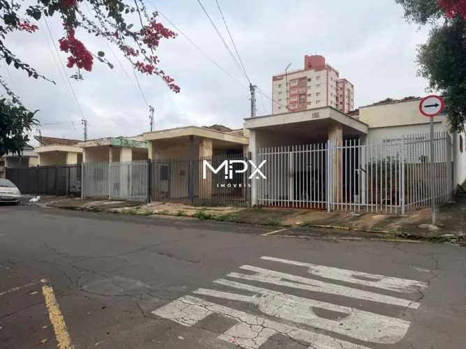 Casa à venda no bairro Vila Independência em Piracicaba.