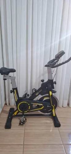Bicicleta spinning WCT fitness - semi nova. Roda de inércia de 13kg. Aceito troca 