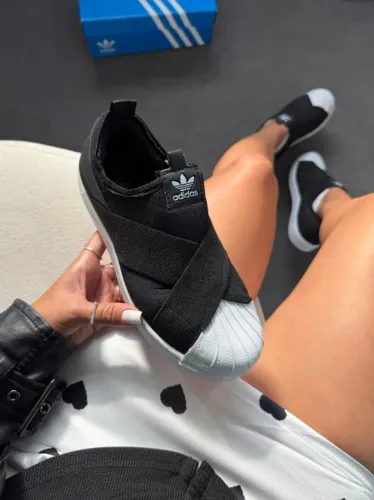 Tênis Adidas Slip on calce fácil