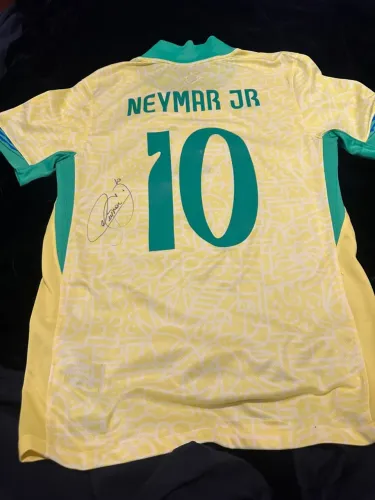 Camisa Oficial Seleção Brasileira 2025 autografada pelo Neymar Jr.