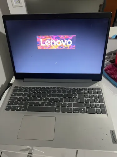 Notebook bem novo