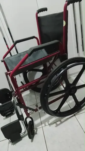 Cadeiras de rodas novinha