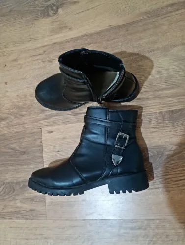 Sapatos usados uma única vez
