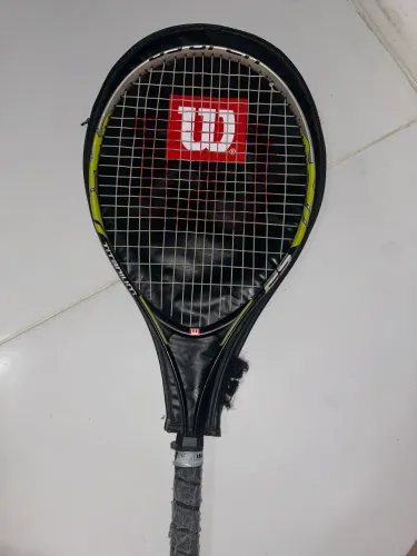 Raquete de Tênis Wilson Titanium IS - Leve e Confortável + Capa