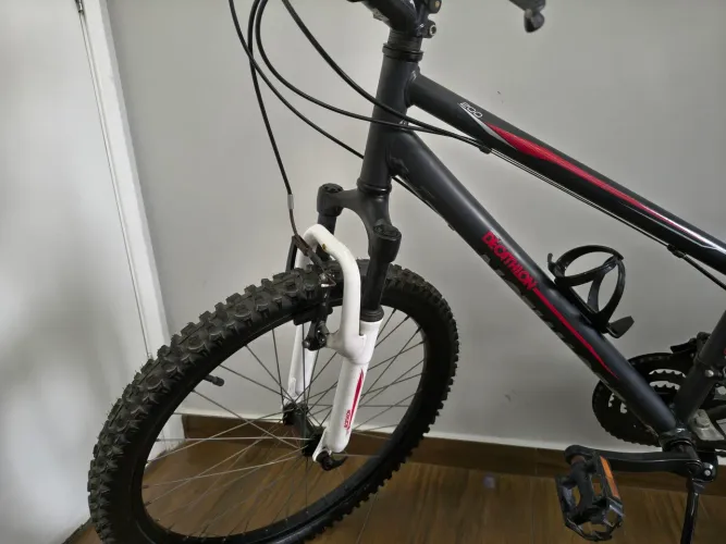 Bicicleta aro 24 - Decathlon - 21 machas com amortecedor