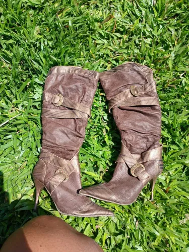Bota bico fino