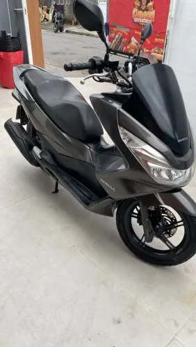 Pcx bem conservada moto de mulher