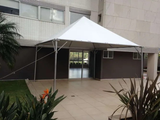 Tenda piramidal 5x5 com calhas