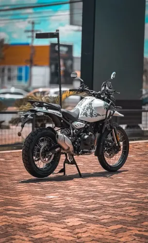 Himalayan 450 / Kamet White - Letícia 