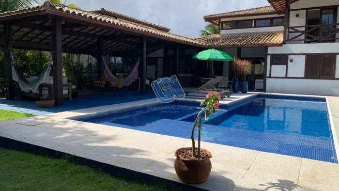 Casa em condominio fechado em Praia do Forte, 5 suites, a 10 min da praia e 5 min da vila.