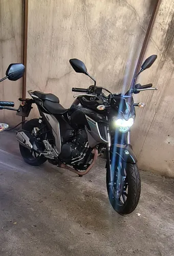 FZ25 2021/  BB DE GARAGEM 