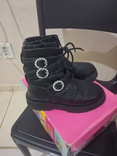 Bota zara  infantil  preta 