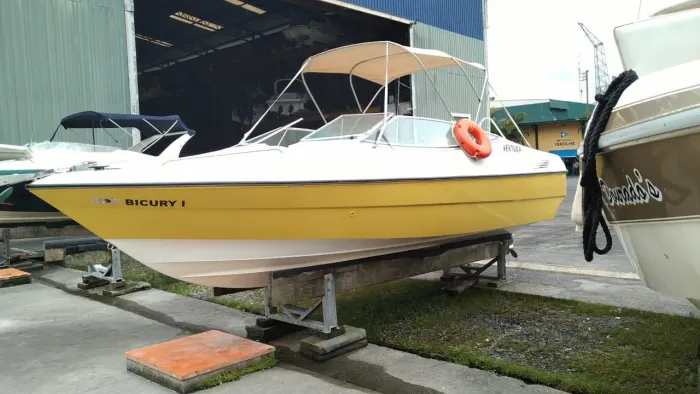 Lancha ventura 23 pes 