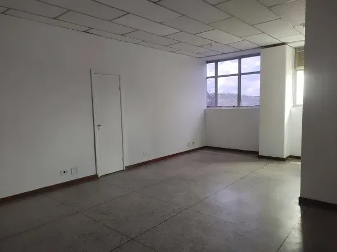 Sala comercial no centro de Cotia