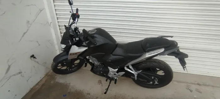 Moto zerada no plástico ainda