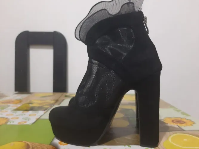 Bota preta feminina tamanho 35 importada do japão