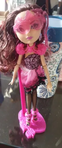 Boneca after high com suporte bolsinha e pentinho 
