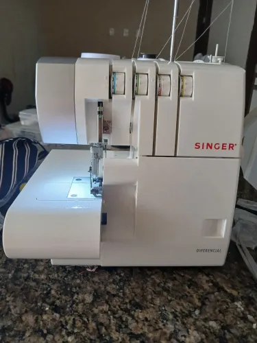 Maquina de costura ultralok singer