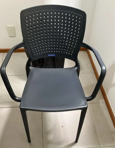 Cadeira Tramontina SAFIRA com braços