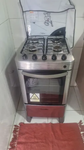 Fogao 4 bocas finciona perfeitamente 
