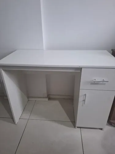 Escrivaninha - 75 cm altura, 1 m de comprimento e 45 cm profundidade