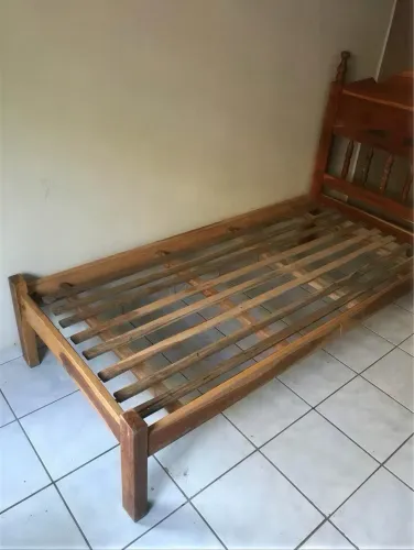 Cama de Solteiro em madeira maciça