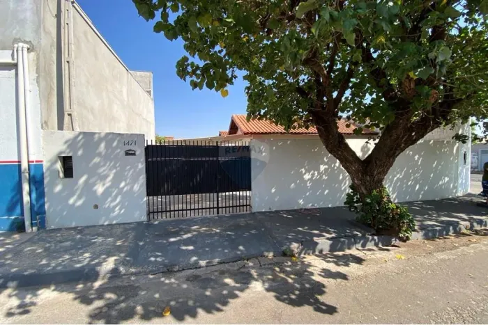 Casa com terreno inteiro e salão comercial para venda em Birigui por R$140.000,00