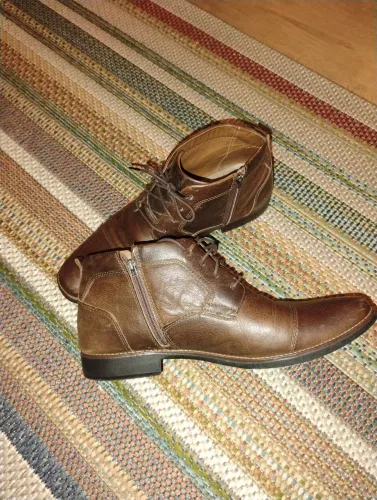 Bota de couro marron FREEWAY número 41, pouquíssimo uso, super conservada.
