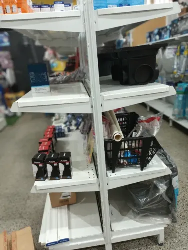 Gôndolas para lojas em metal reforçado
