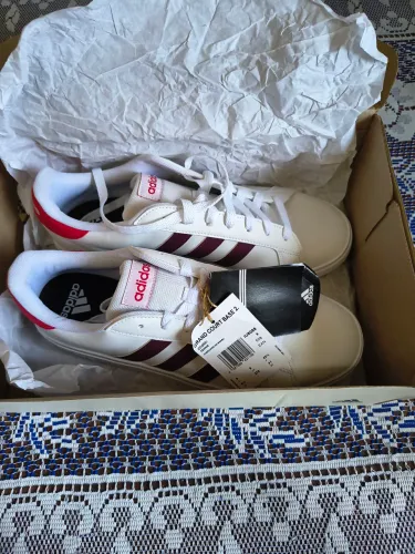 Adidas Grande couro base.