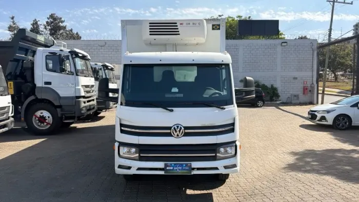 Vw 13180 Truck Bau Refrigerado Ano 2023