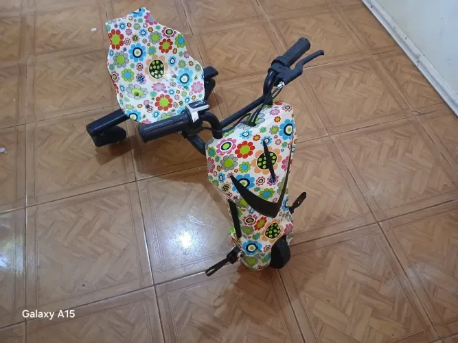 Triciclo elétrico em ótimo estado
