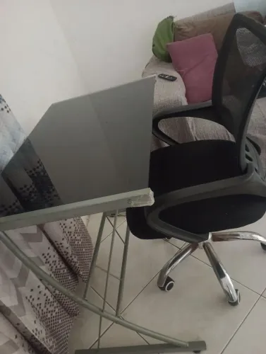Mesa pra estudos e escritório e Cadeiras pra escritório ou pra estudos