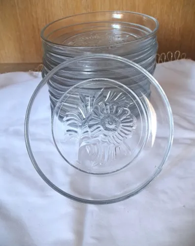 Pratinhos de sobremesa Vintage em vidro com relevo floral