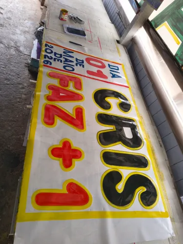 Placas e faixas 